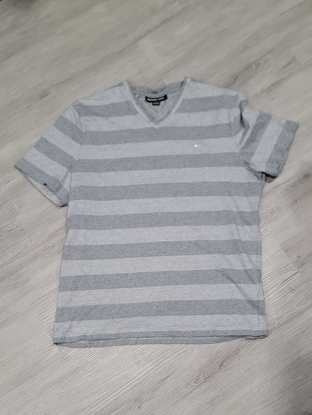 Michael Kors Men's V-Neck Short Sleeve Striped Tee - Light Gray & Gray